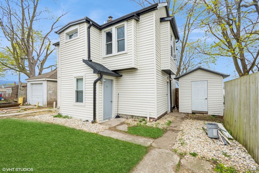 More Photos Of 1131 Erie St, Racine Apartments For Sale