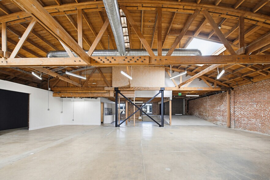 More Photos Of 2210 W Temple St, Los Angeles Showroom For Sale