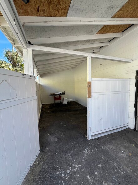 More Photos Of 3435 30th Ave N, Saint Petersburg Freestanding For Lease