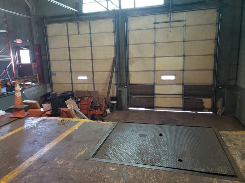 More Photos Of 80 Greenwood Ave, Midland Park Warehouse For Lease