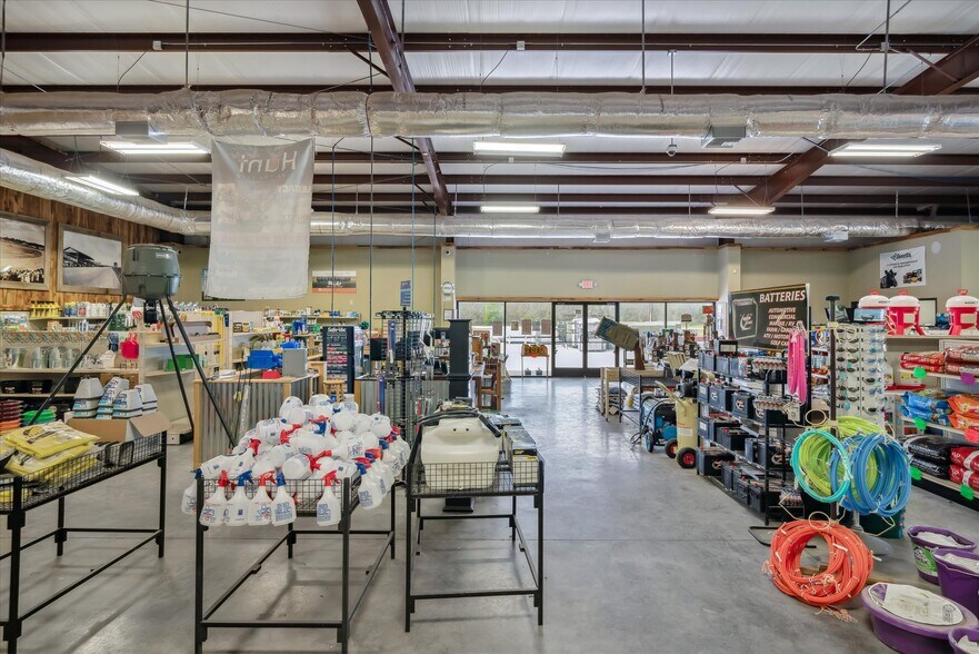 More Photos Of 150 Main St, Clarksville General Retail For Sale