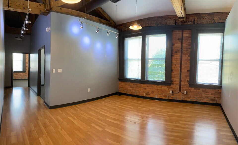 More Photos Of 105 E North St, Greenville Office For Lease