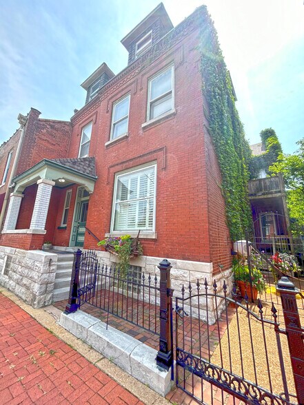 More Photos Of 1808 S 9th St, Saint Louis Freestanding For Sale