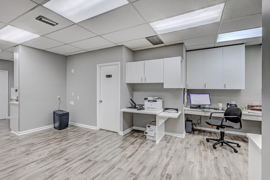 More Photos Of 6801 Lake Worth Rd, Greenacres Medical For Sale