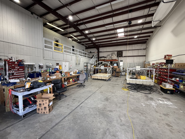 More Photos Of 2007 Wood Ct, Plant City Warehouse For Sale