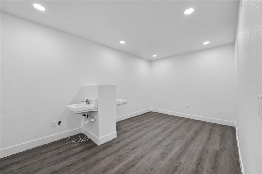 More Photos Of 28-40 E Minarets Ave, Pinedale Medical For Lease