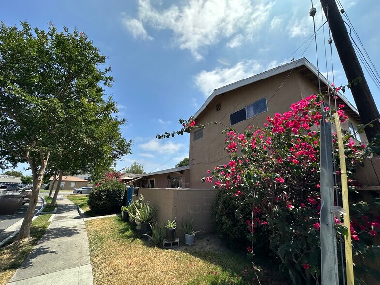 More Photos Of 617 E Eton Pl, Anaheim Apartments For Sale