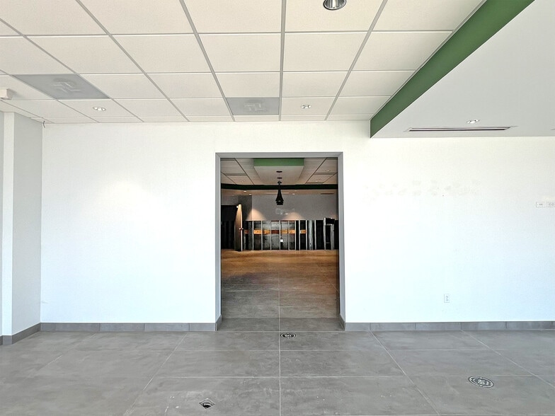 More Photos Of 2178 W 38th St, Erie Storefront Retail Office For Sale