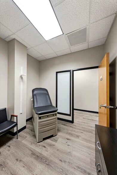 More Photos Of 34225 N 27th Dr, Phoenix Medical For Sale