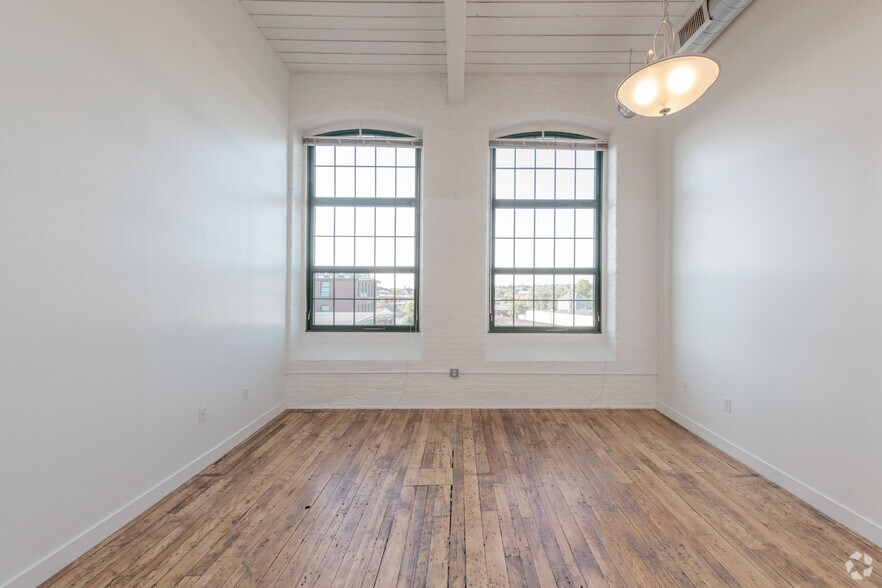 More Photos Of 166 Valley St, Providence Apartments For Sale