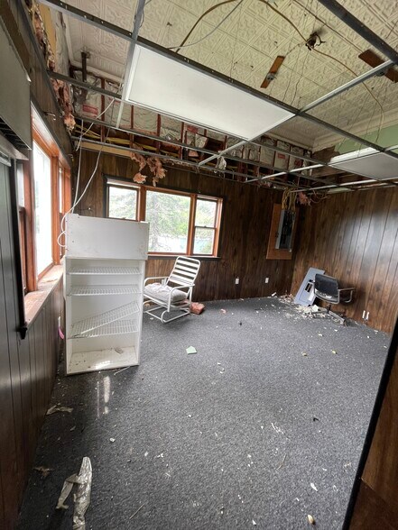More Photos Of 786 Main St, Simpson Office For Sale