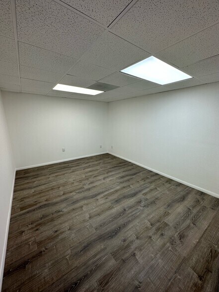 More Photos Of 135 N Victory Blvd, Burbank Light Distribution For Lease