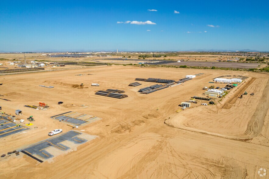 More Photos Of 15600 W Camelback Rd, Litchfield Park Distribution For Lease