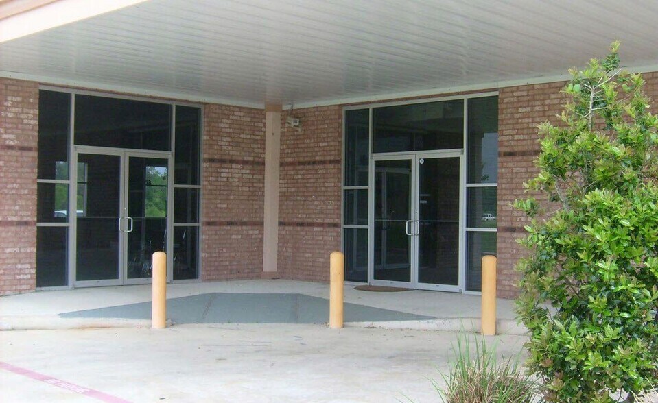 More Photos Of 355 School St, Tomball Medical For Sale