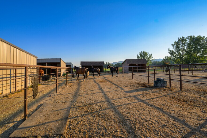 More Photos Of 5228 Gardner Ln, Florence Horse Stables For Sale