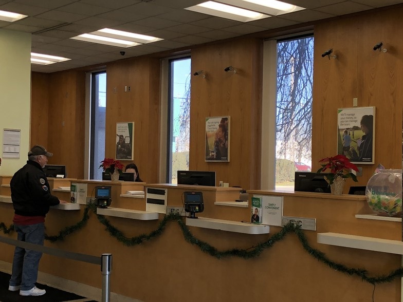 More Photos Of 4 Plaza Way, Fairhaven Bank For Lease