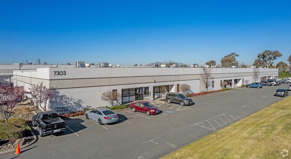 Primary Photo Of 7303 Edgewater Dr, Oakland Flex For Lease