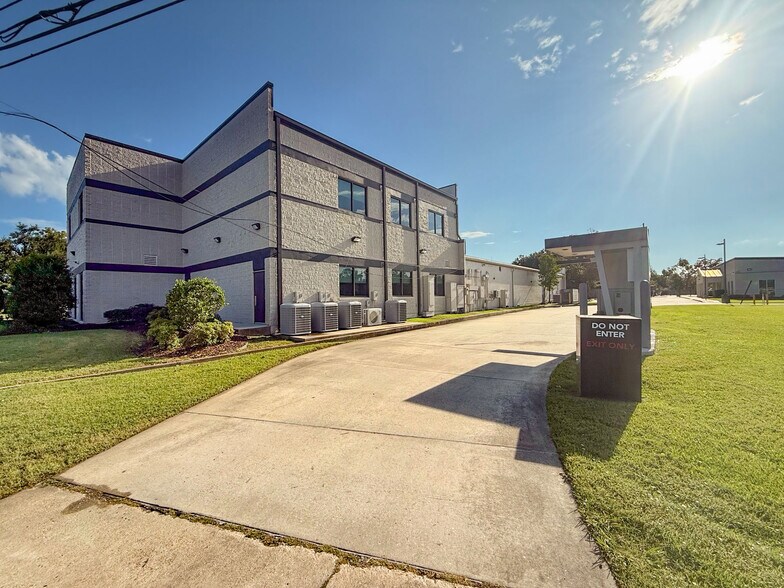 More Photos Of 805 Robin St and 406 Airline Highway, Laplace Office For Lease