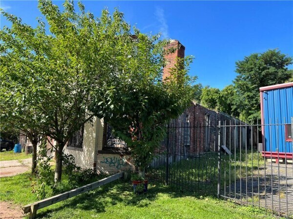 Primary Photo Of 639 Windsor St, Hartford Auto Repair For Sale