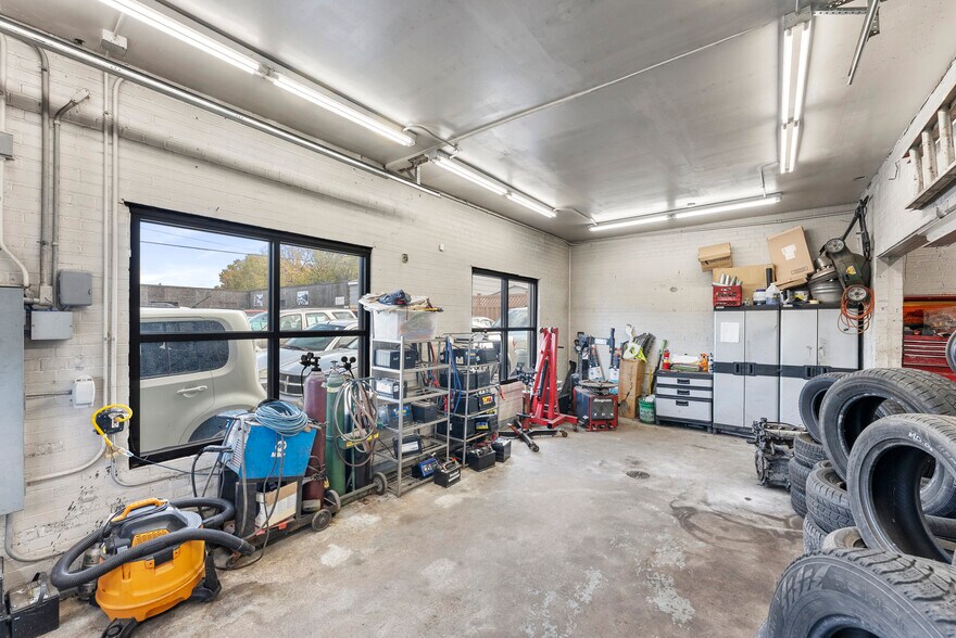 More Photos Of 4201 E Lake St, Minneapolis Auto Dealership For Sale