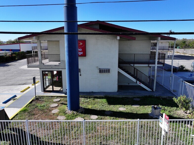 More Photos Of 9503 N Interstate 35, San Antonio Hotel For Sale