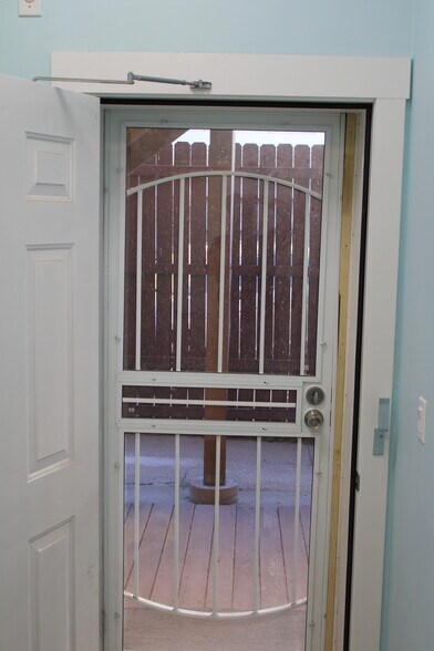 More Photos Of 4407 N Hazel St, Chicago Apartments For Lease