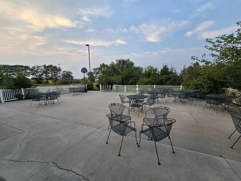 More Photos Of 748 E 12th St, Imperial Hotel For Sale