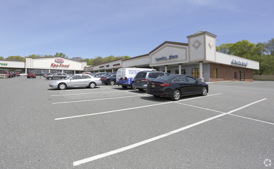 More Photos Of 349-411 Horseblock Rd, Farmingville Freestanding For Lease