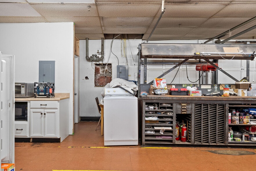 More Photos Of 109-111 Green St, Herkimer Office For Sale