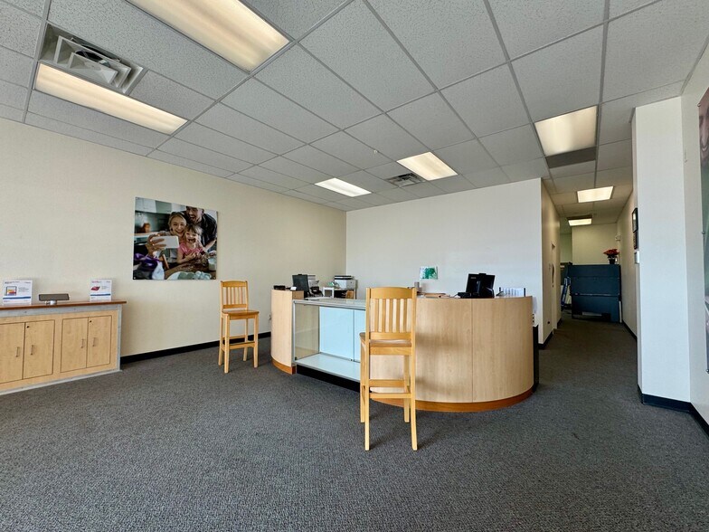 More Photos Of 210 Frontier St, Lexington Storefront Retail Office For Lease
