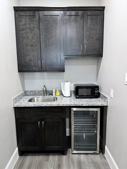 More Photos Of 17138 N Eldridge Pky, Tomball Medical For Sale
