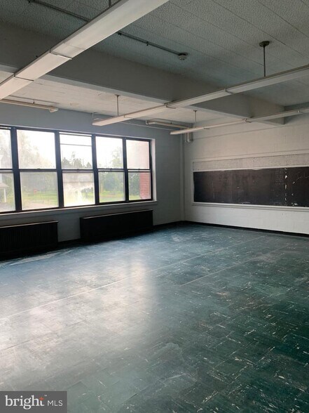 More Photos Of 6649 Tulip St, Philadelphia Schools For Lease