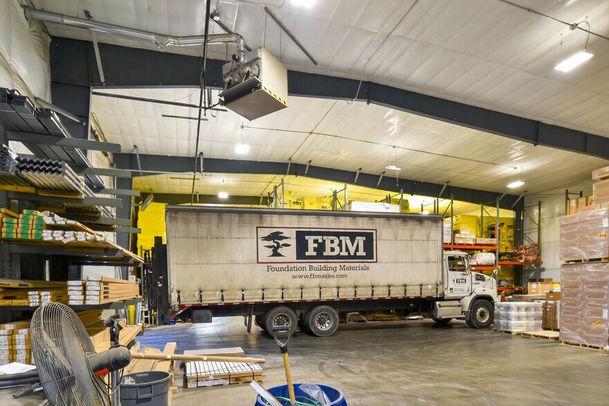 More Photos Of 2605 & 2609 S Carolyn Ave, Sioux Falls Industrial For Lease