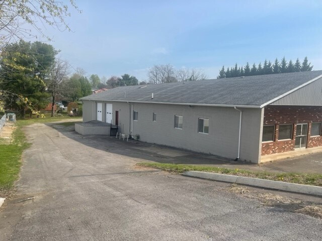 More Photos Of 2121 Roanoke Blvd, Salem Light Distribution For Lease