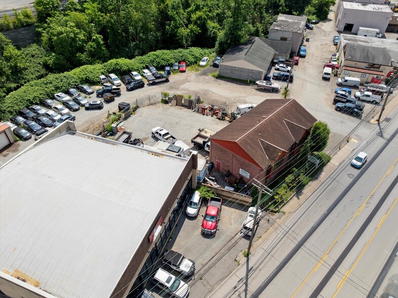 More Photos Of 1641 Saw Mill Run Blvd, Pittsburgh Flex For Sale