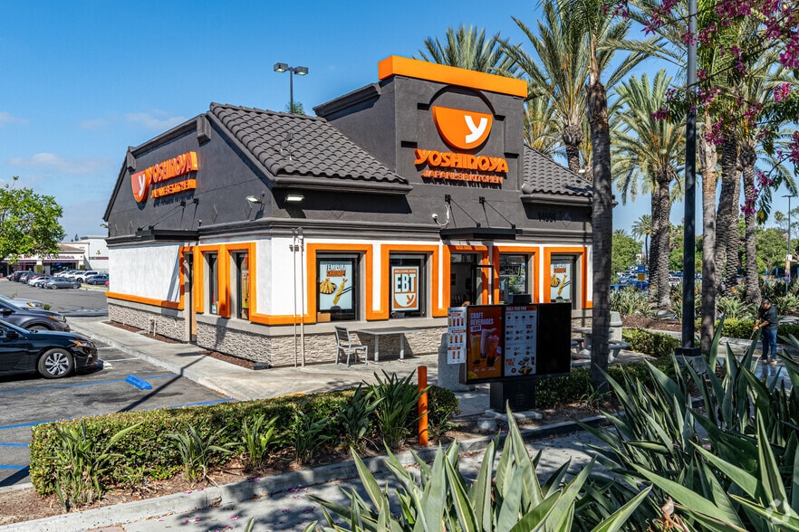 More Photos Of 14525 Lakewood Blvd, Paramount Storefront Retail Office For Sale