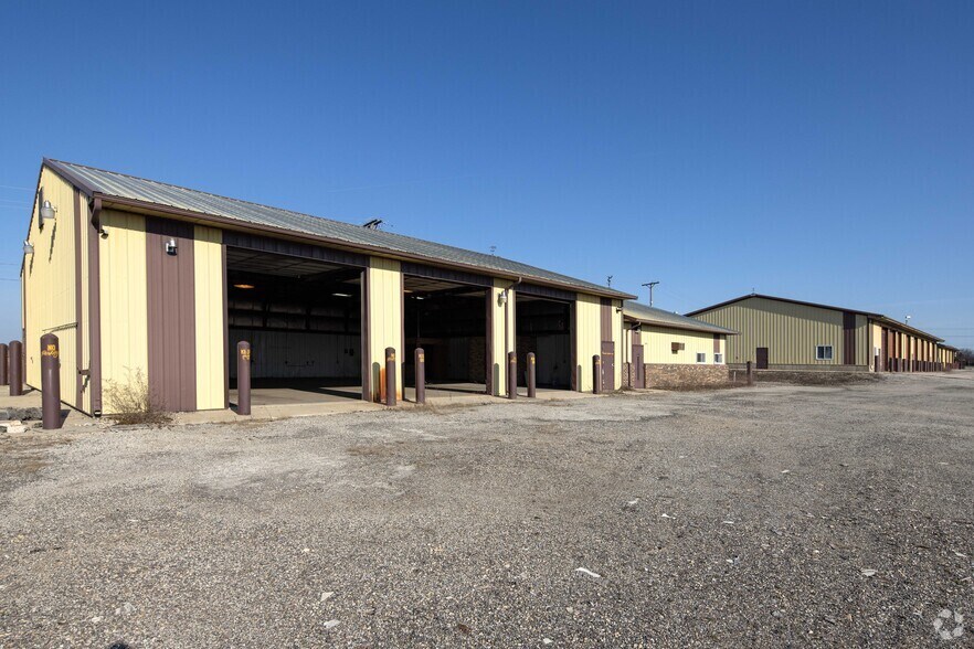 More Photos Of 3504 S Virginia, Crystal Lake Truck Terminal For Sale