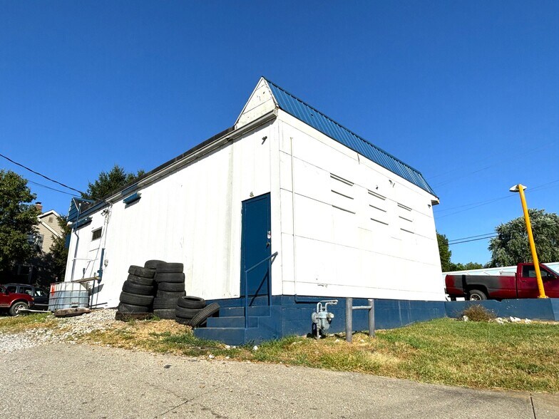 More Photos Of 355 W Main St, Lebanon Service Station For Sale