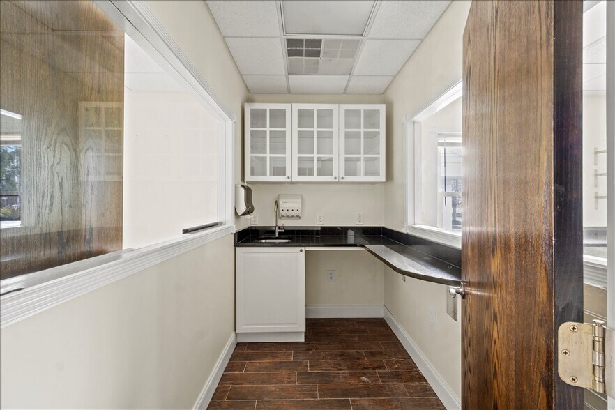 More Photos Of 530 E Main St, Chester Medical For Sale