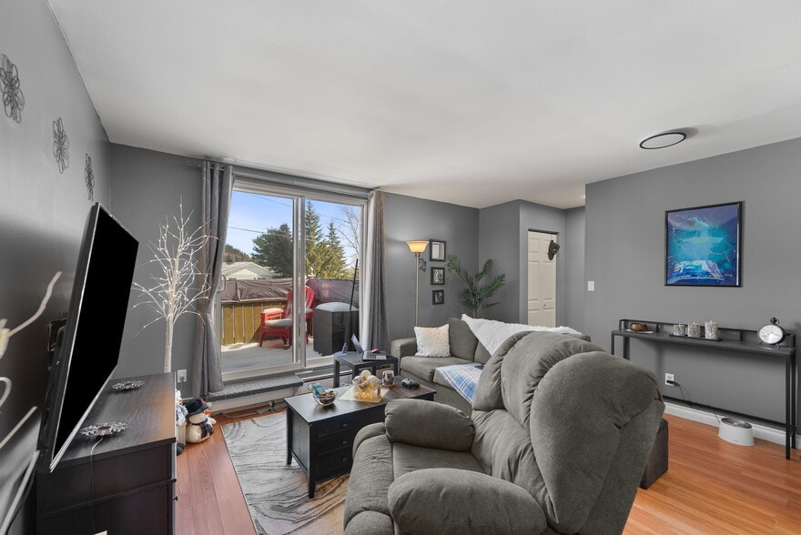 More Photos Of 29 Laren St, Wahnapitae Apartments For Sale