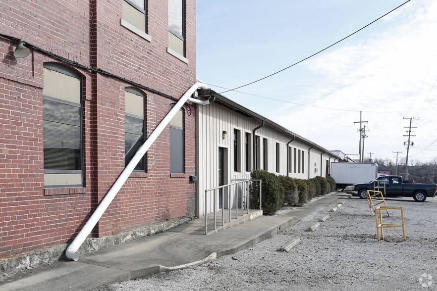 More Photos Of 3901 Camden Ave, Parkersburg Warehouse For Lease