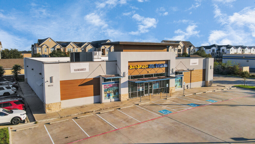 More Photos Of 10423 N Sam Houston Pky E, Humble Sports And Entertainment For Sale