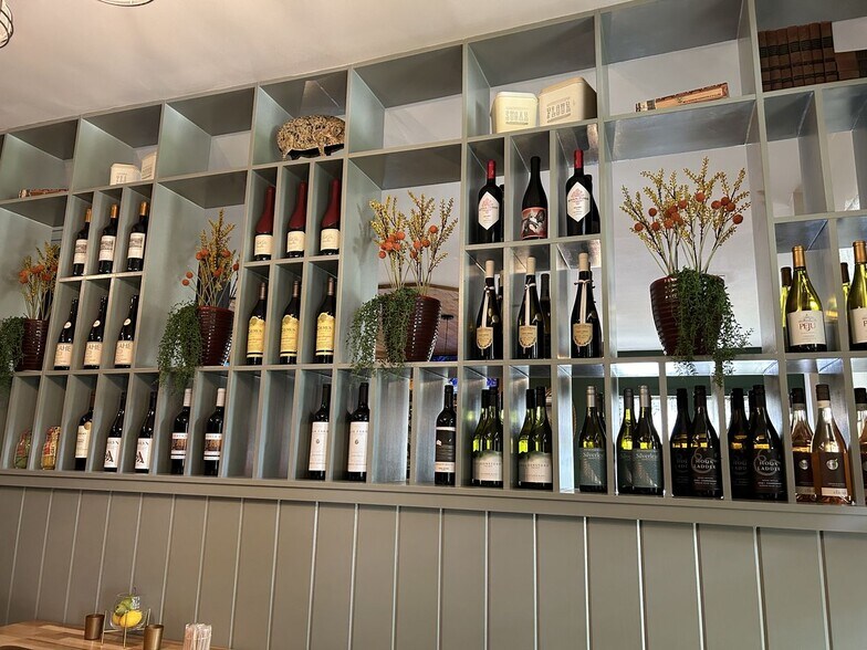 More Photos Of 117 S College Rd, Lafayette Restaurant For Lease