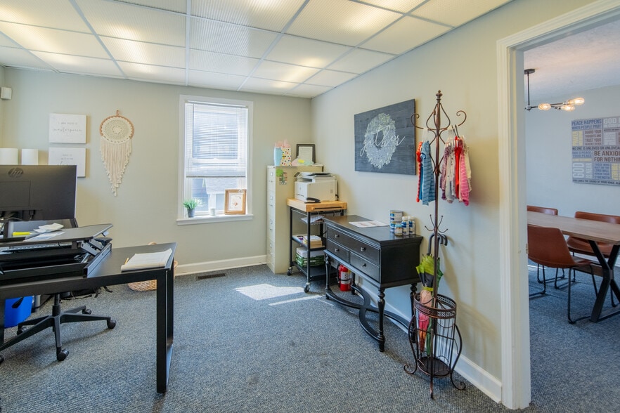 More Photos Of 4154 Crescent Dr, Saint Louis Office For Sale