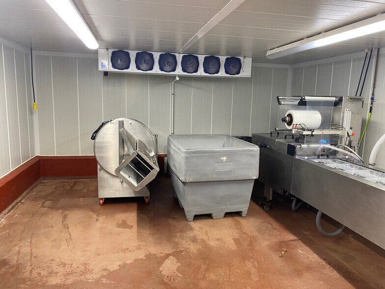 More Photos Of 2701-2719 N Harlem Ave, Chicago Food Processing For Sale