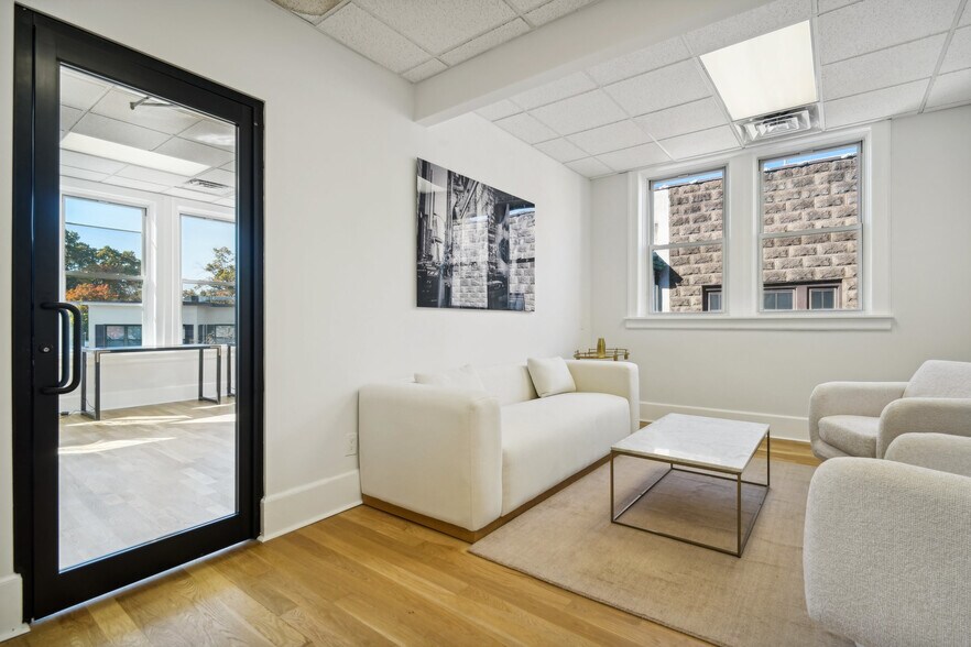 More Photos Of 2-4 Garber Sq, Ridgewood Restaurant For Sale