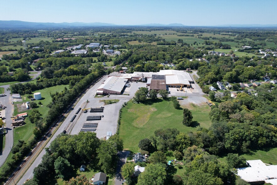 More Photos Of 351 Station Rd, Berryville Manufacturing For Sale
