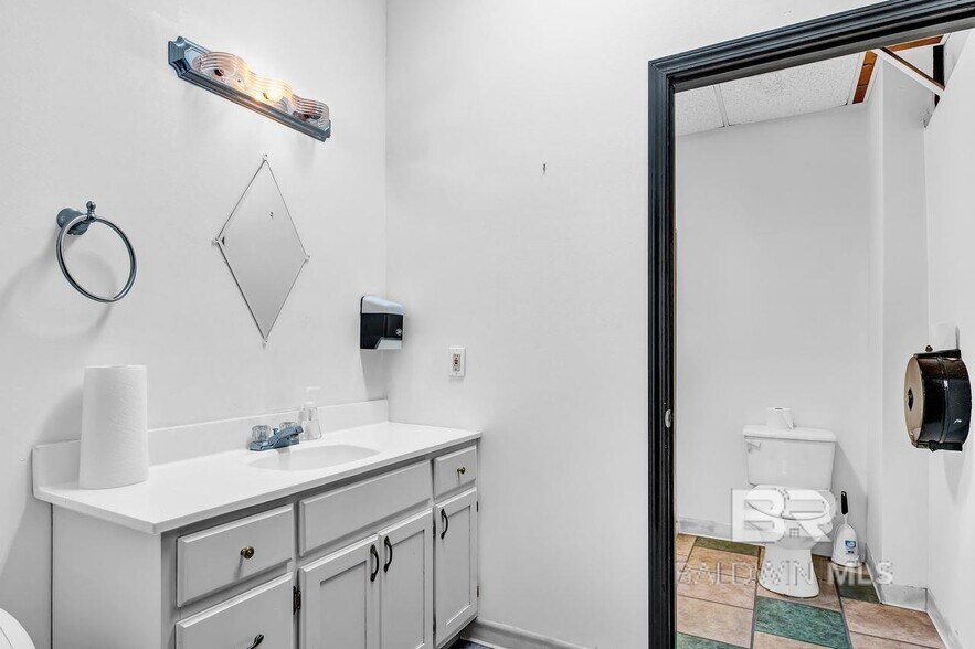 More Photos Of 20870 State Highway 59, Robertsdale Freestanding For Lease