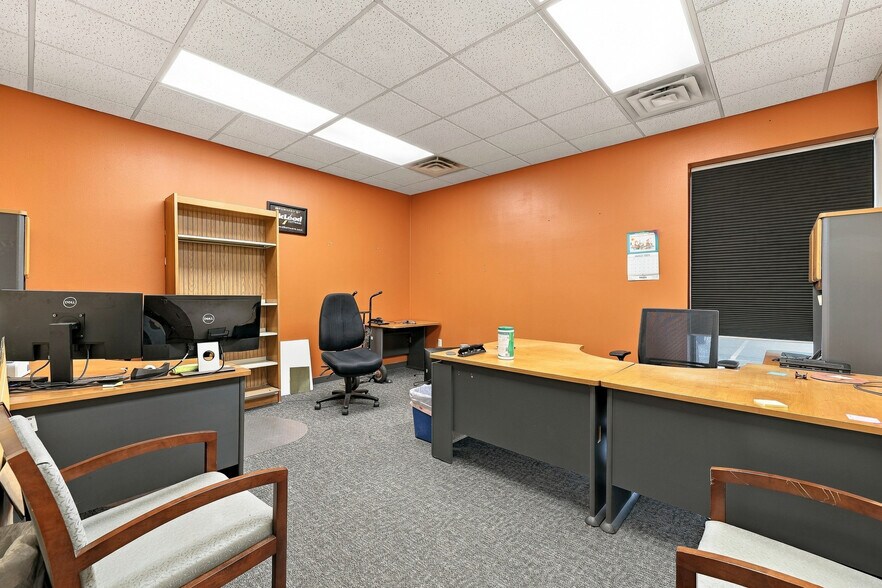 More Photos Of 2321 W Grand Ave, Wisconsin Rapids Office For Sale