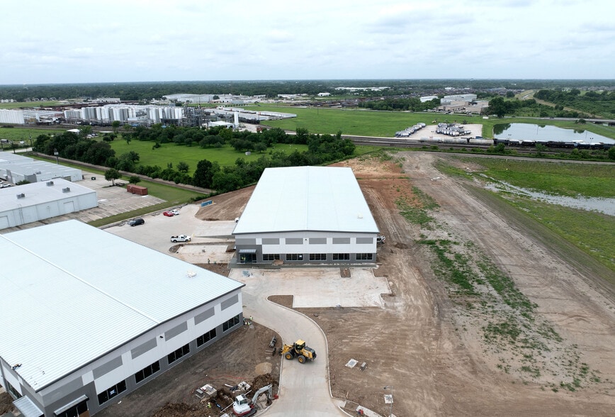 More Photos Of 0 N Main St, Pearland Warehouse For Sale